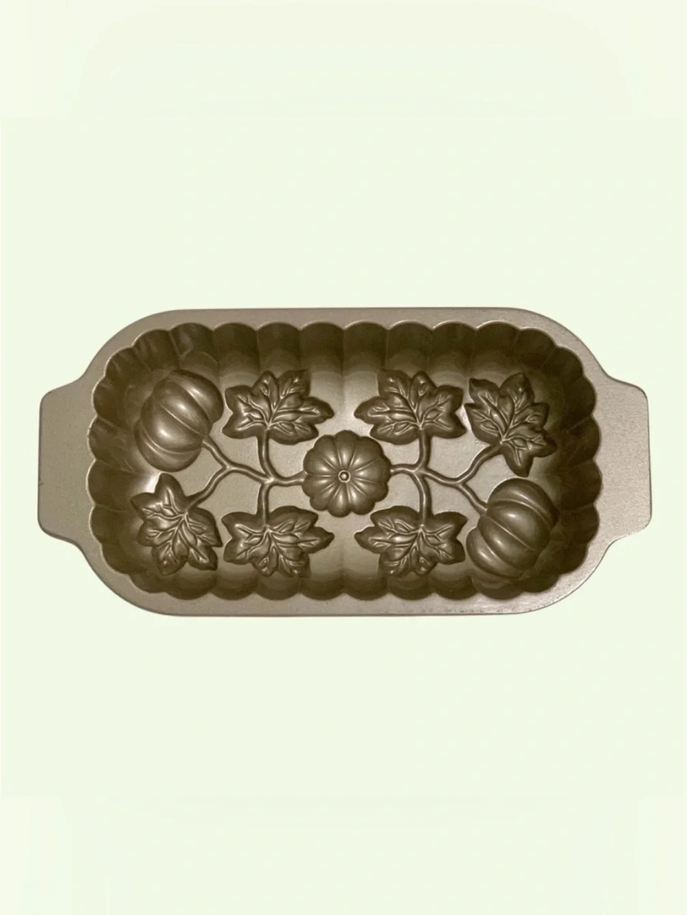 Nordic Ware Harvest Pumpkin Loaf Shimmery Light Gold 3D Baking Pan